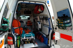 Foto di repertorio, ambulanza operatori 118