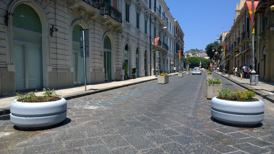 Foto dell'area pedonale vicino al Duomo di Messina