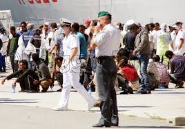Foto di migranti al porto 