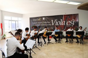 Foto di musicisti che suonano nei locali del Conservatorio A. Corelli di Messina