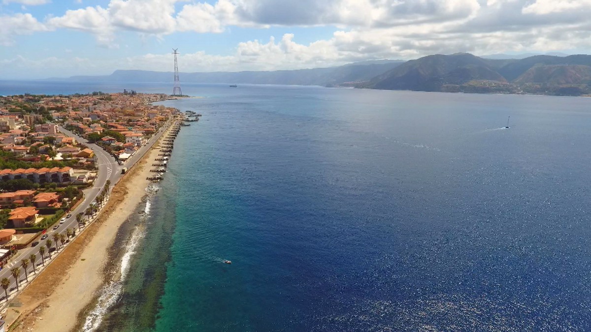 Foto realizzata con drone dello Stretto di Messina
