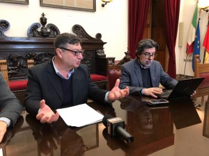 Foto degli assessori Enzo Cuzzola e Guido Signorino, giunta Accorinti - Comune di Messina