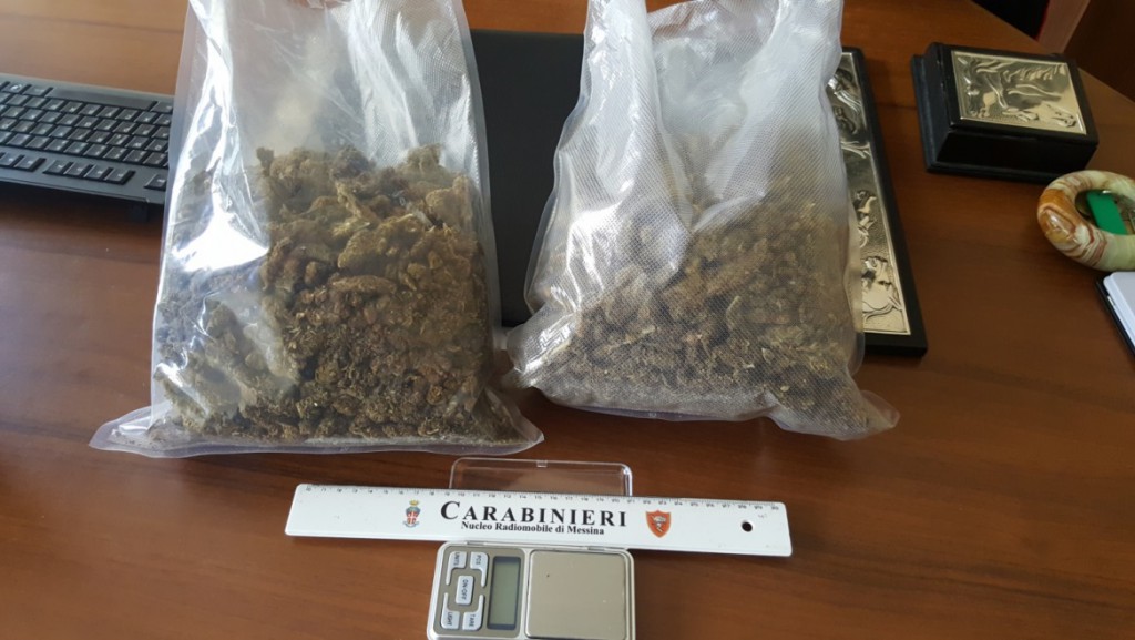 Foto della marijuana sequestrata dai carabinieri