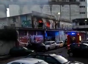 Foto dal video dell'incendio all'ex Casa del Portuale