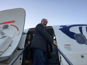 il candidato sindaco di messina gaetano sciacca all'aeroporto in partenza per roma per l'incontro con luigi di maio del movimento cinque stelle