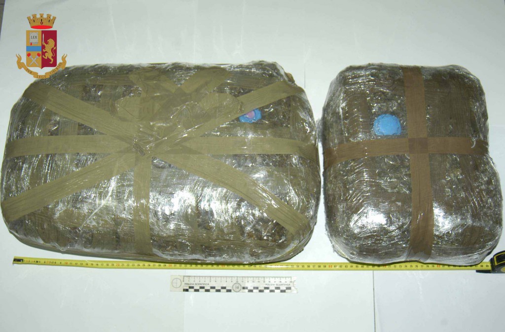 Foto della sostanza stupefacente sequestrata a D'Allura e Cannistrà dalla Polizia