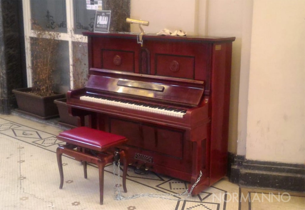 pianoforte pubblico galleria vittorio emanuele riparato dai cittadini - messina