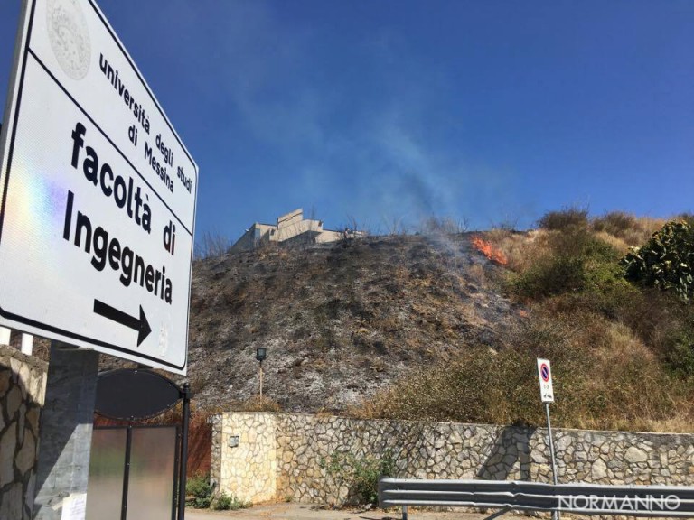 Foto incendio dipartimento di Ingegneria - Università di Messina