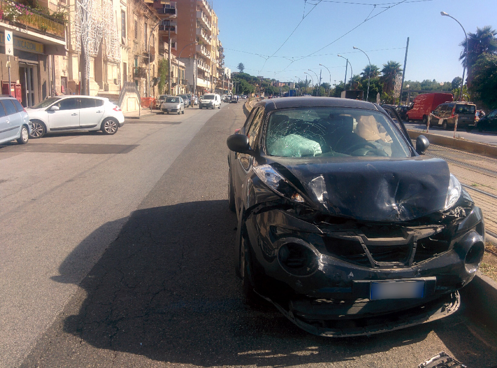 Foto 02 Nissan Juke - Incidente sul viale della Liberta - Messina