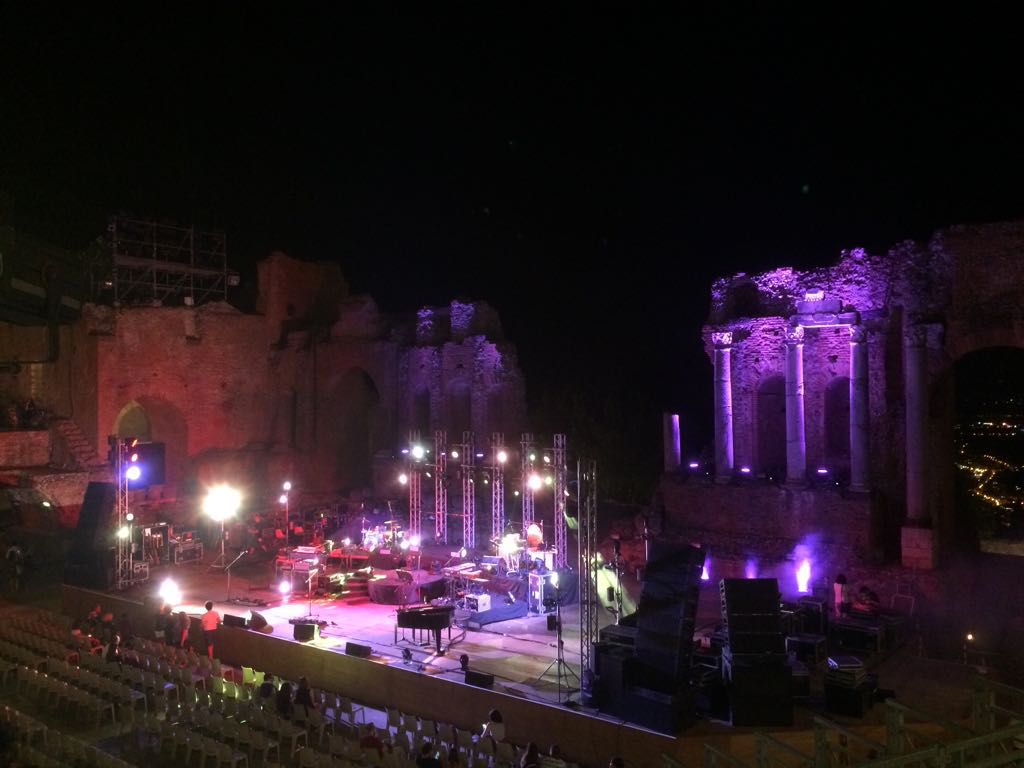 Foto palco concerto Daniele Silvestri - Teatro Antico di Taormina