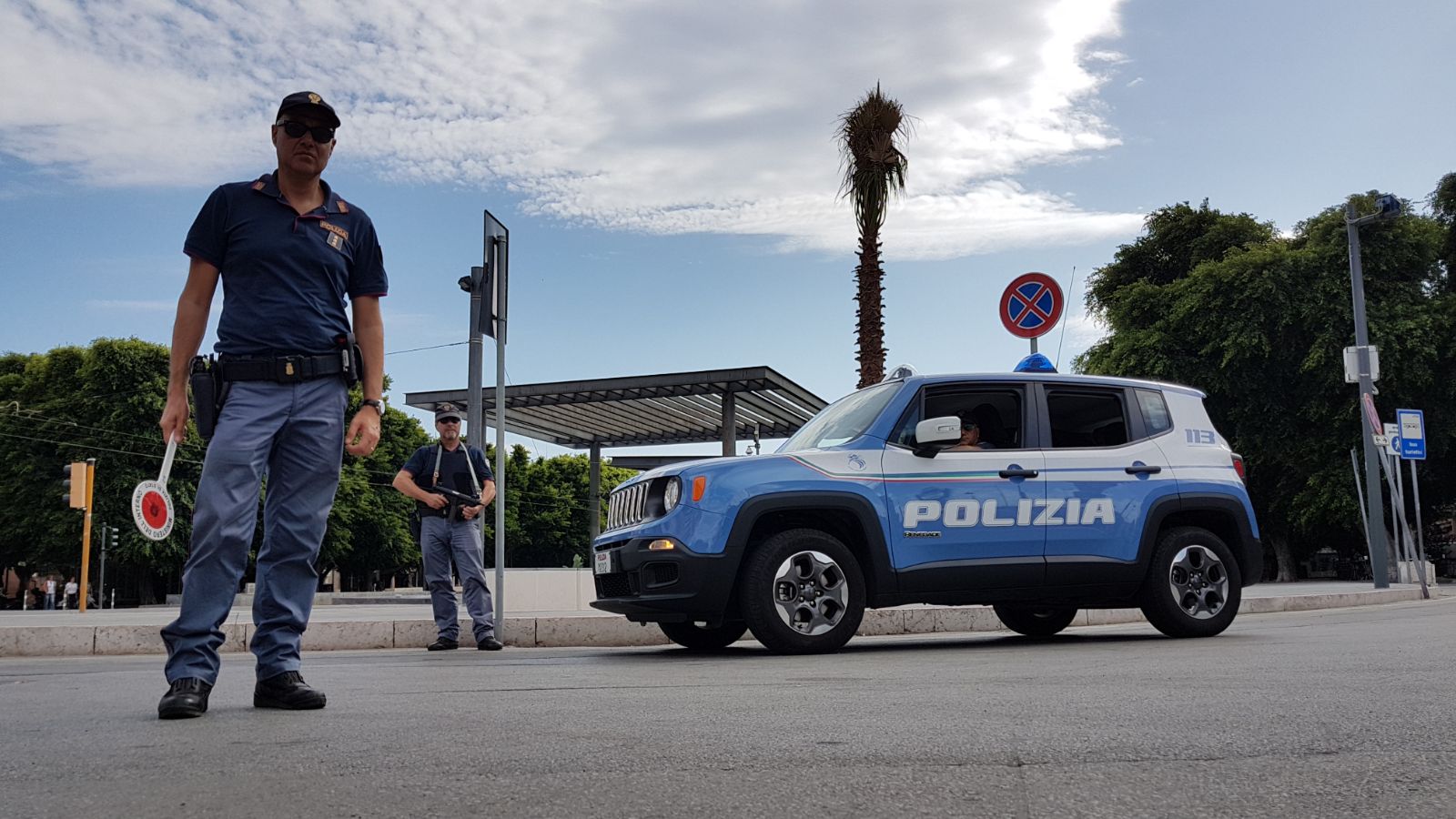 Schieramento della Polizia a Piazza Cairoli
