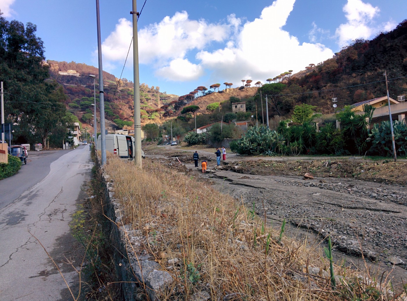 Foto operai AMAM - Ripristino torrente S.Michele, Giostra - Messina