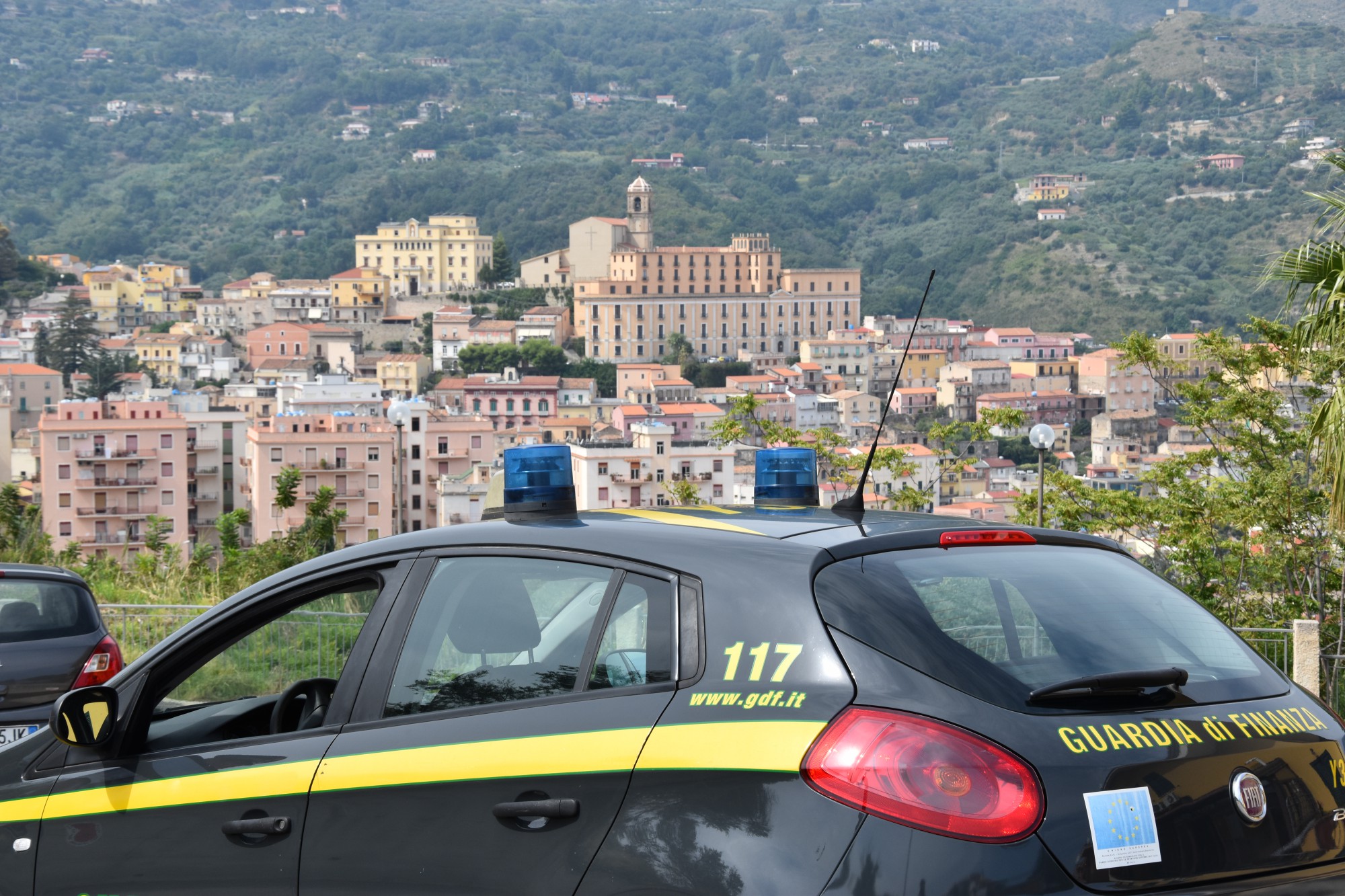 Foto auto della Guardia di Finanza - Messina