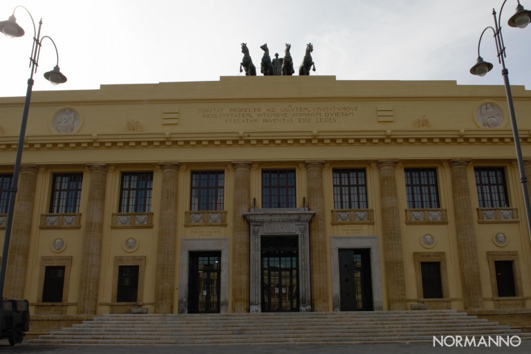 Foto frontale del Palazzo di Giustizia, Tribunale di Messina