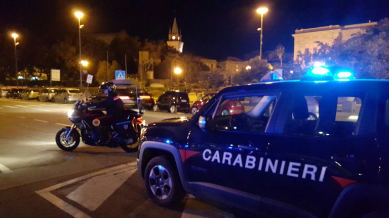 Foto di un posto di blocco dei Carabinieri di Messina