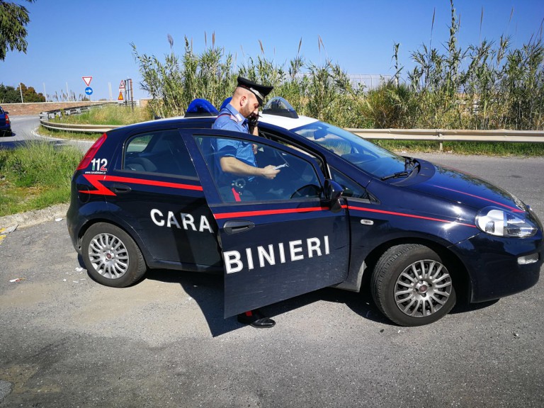 Foto di un'auto dei Carabinieri di San Pier Niceto