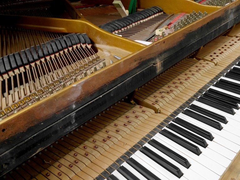 pianoforte in restauro al laboratorio restauro pianoforti - conservatorio corelli - messina