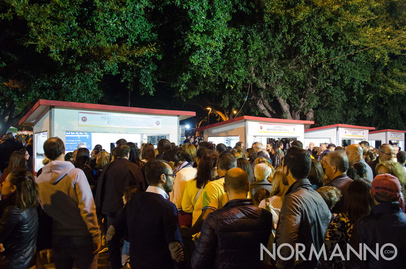 Folla in attesa agli stand - Messina Street Food Fest 2017