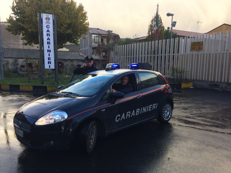 Foto di un'auto dei carabinieri