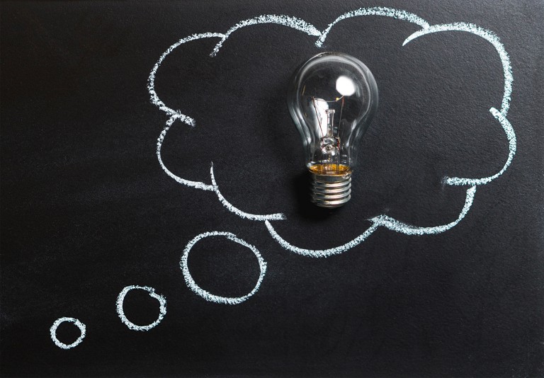 idee, creatività, innovazione, lampadina