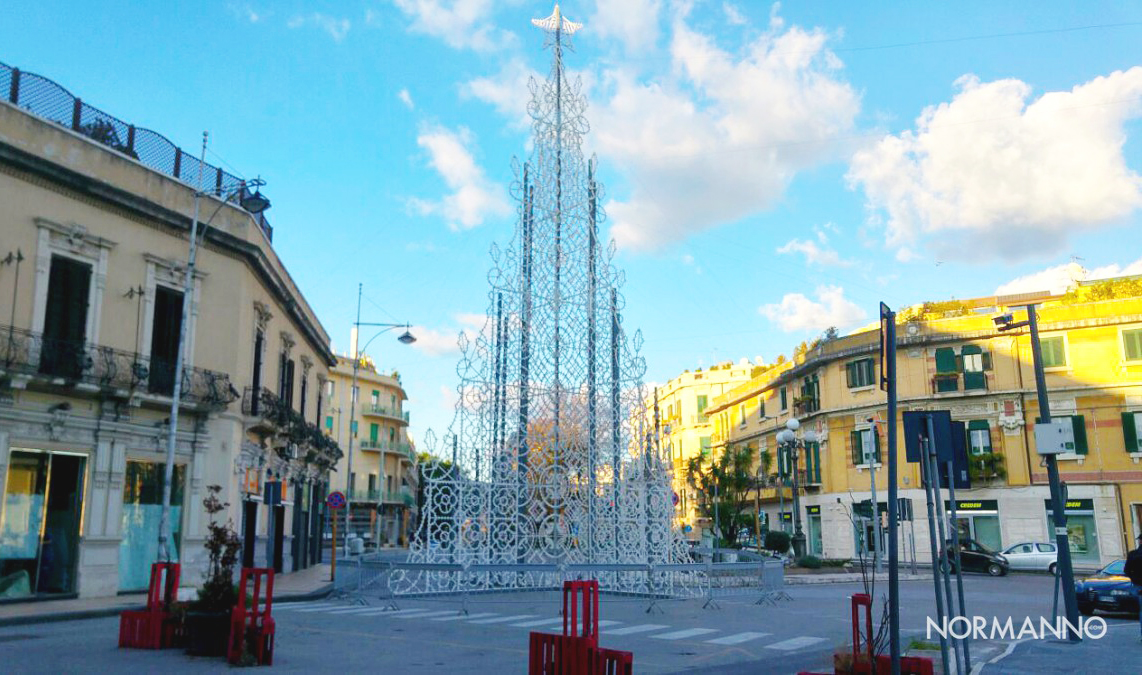 Foto albero di Natale a Piazza Cairoli - Messina 2017