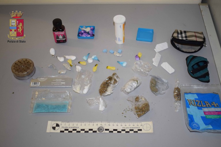 Foto della sostanza stupefacente sequestrata al Droga Party a Messina