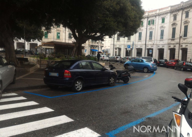 Foto di parcheggi creativi a Piazza del Popolo