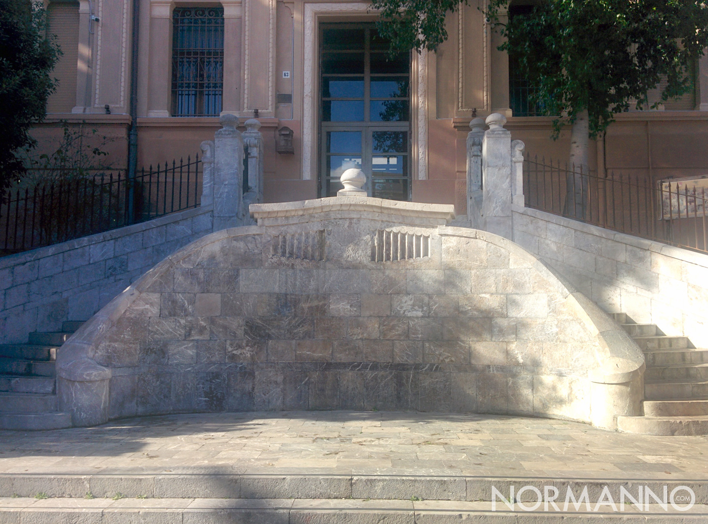 Frontale scalinata liceo Maurolico di Messina dopo il restauro