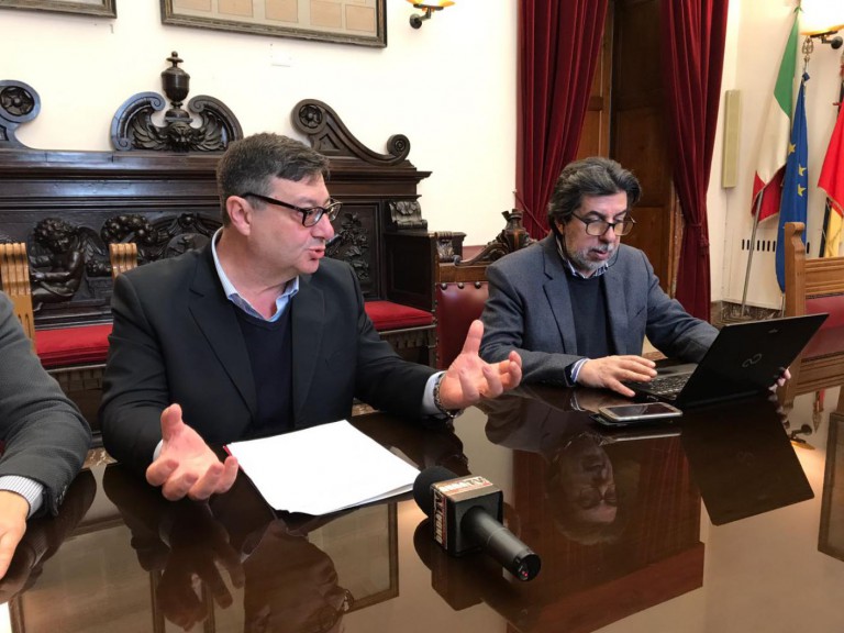 Foto degli assessori Enzo Cuzzola e Guido Signorino, giunta Accorinti - Comune di Messina