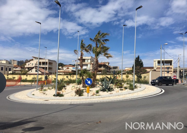 Foto della rotatorio completata sul viale Papardo, Messina