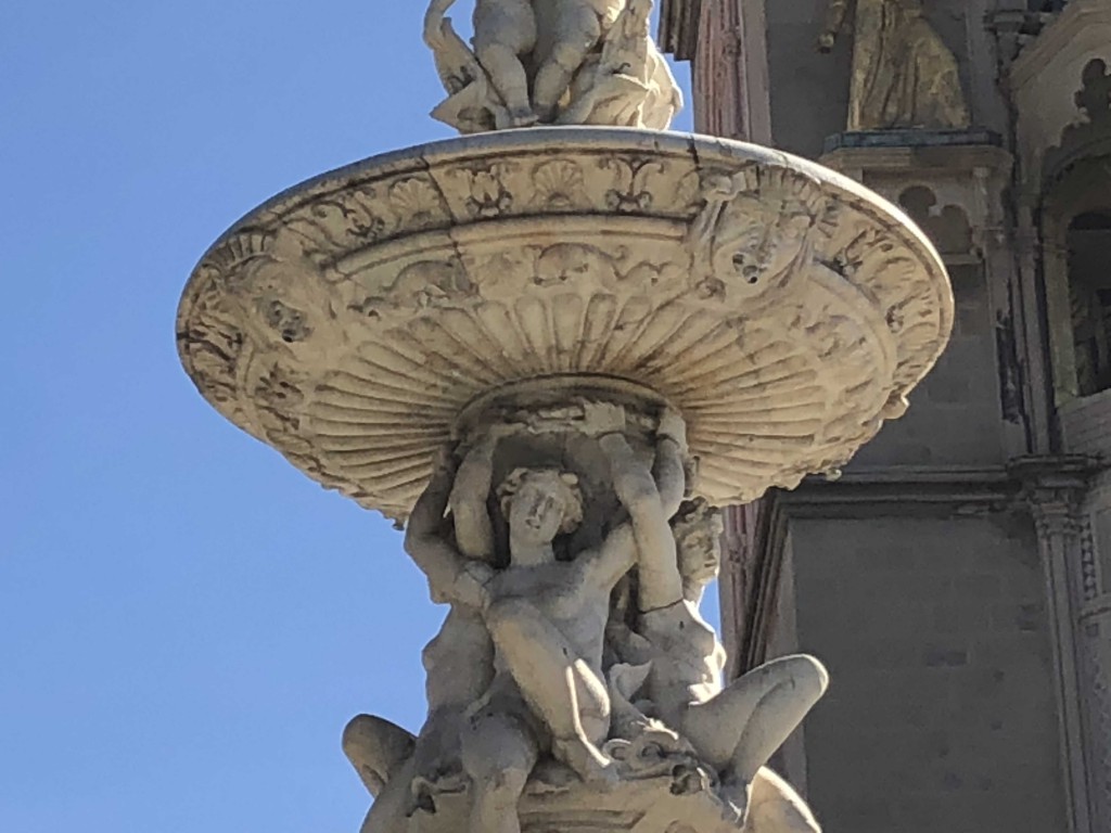 Messina Piazza Duomo A Rischio La Storica Fontana Di Orione Foto Normanno Com