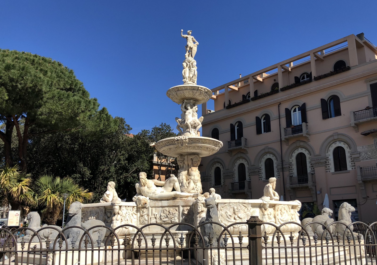 Foto della fontana di Orione del Montorsoli - Piazza Duomo di Messina