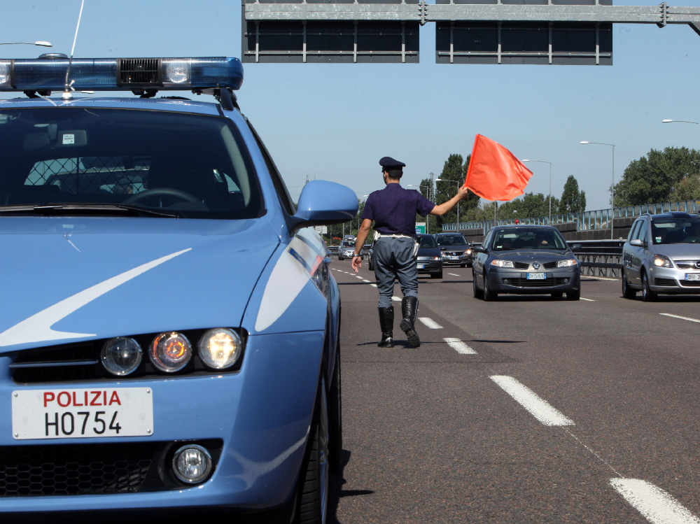 Foto di repertorio - Polizia stradale in autostrada