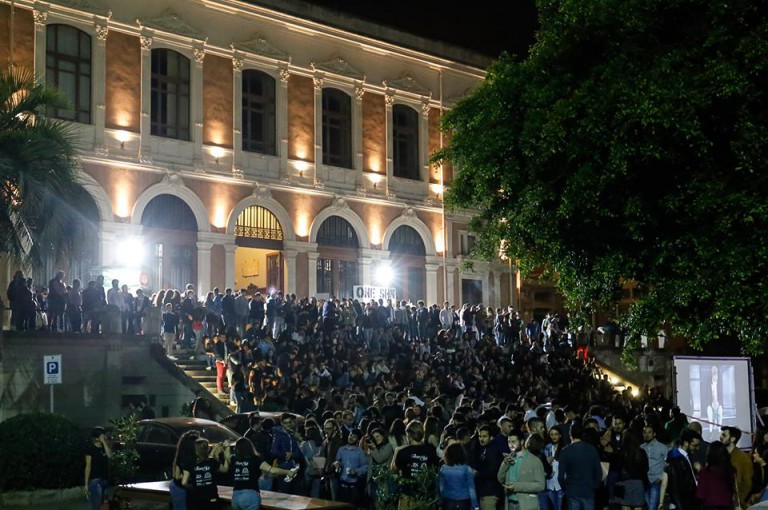 Foto della Scalinata del Rettorato dell'Università di Messina durante la manifestazione Piazza dell'Arte Universitaria