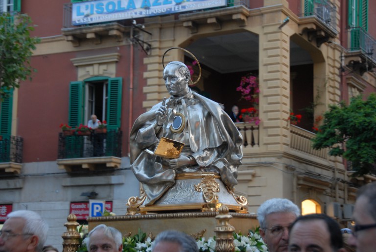 busto di sant'annibale in processione