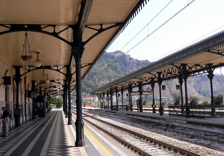 foto stazione ferrovie siciliane taormina-giardini