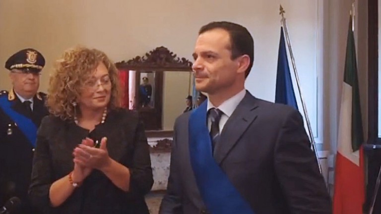 Fotogramma della cerimonia di insediamento del nuovo sindaco metropolitano, Cateno De Luca