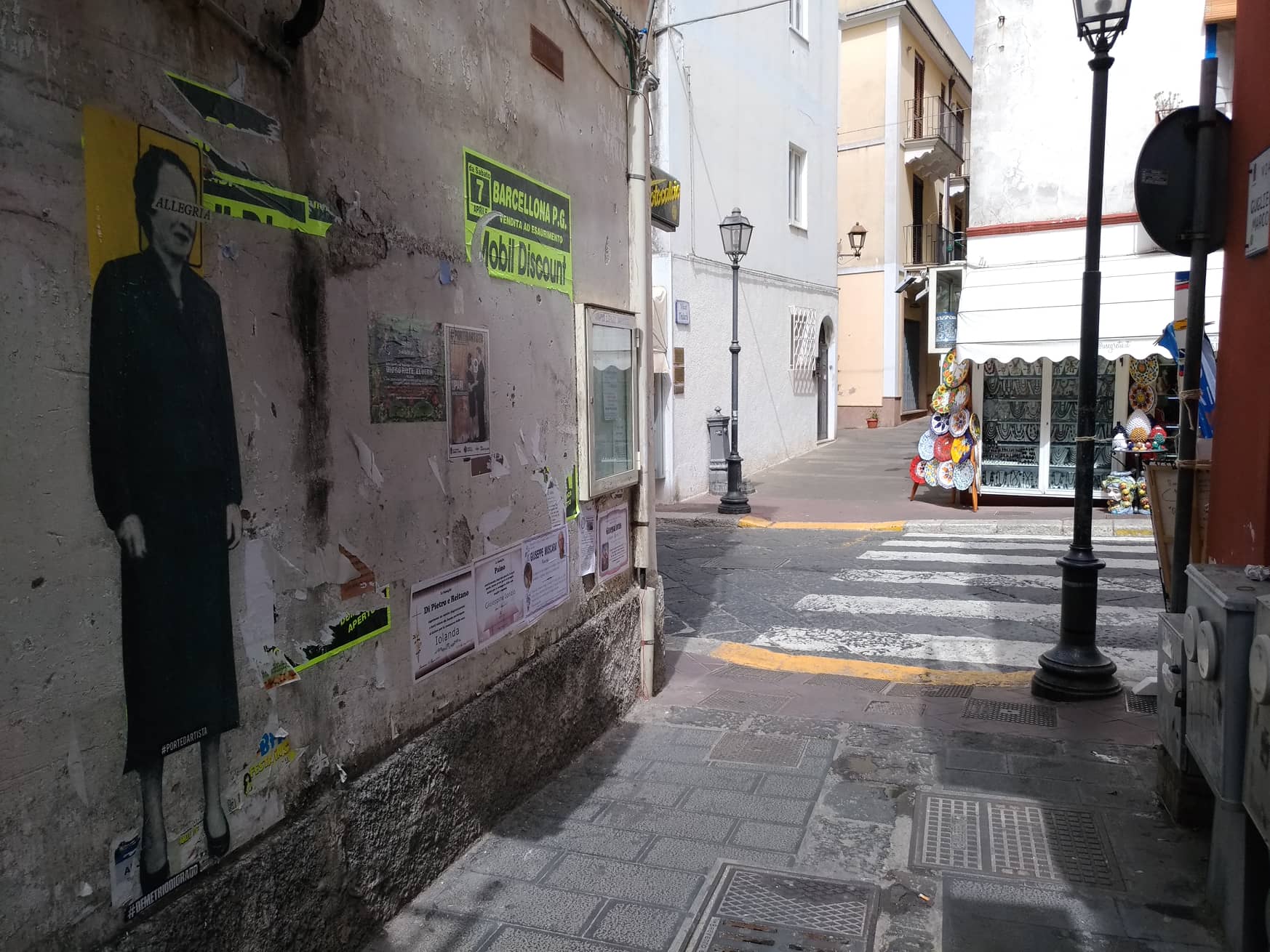 porte d'artista di Demetrio Di Grado, un progetto di urban art tra le strade di lipari - messina
