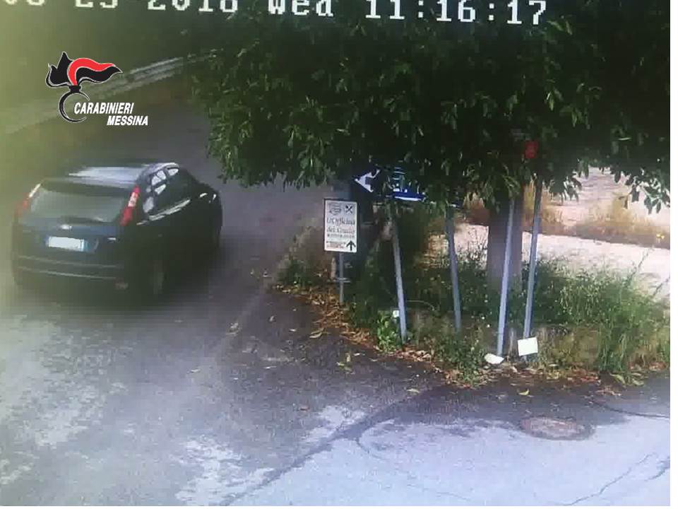 Foto della vettura utilizzata per la truffa ai danni di un'anziana donna a Falcone