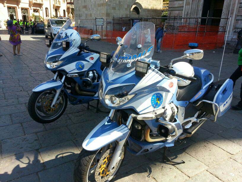 moto o scooter della polizia di stato