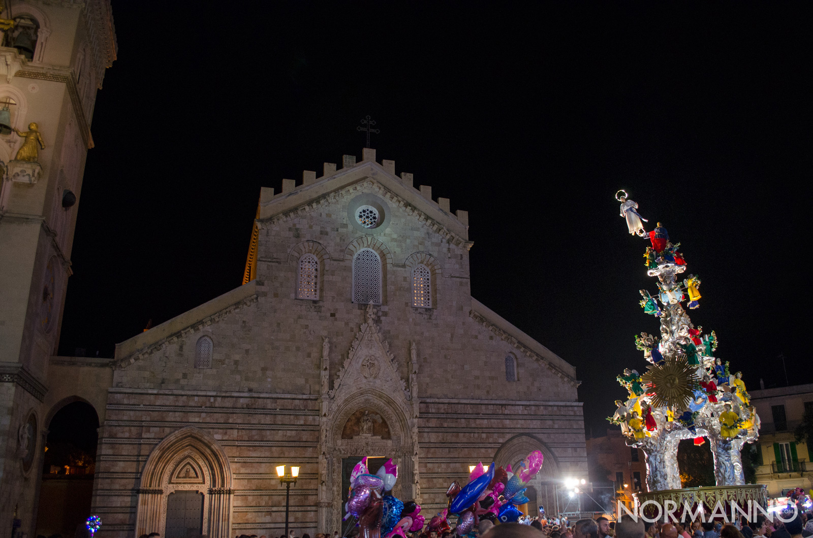 Foto della Vara di fronte al Duomo di Messina 2018