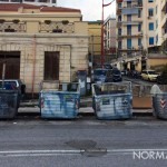 Foto di cassonetti dei rifiuti vuoti, Messina