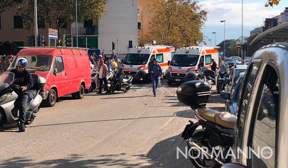 foto di un incidente avvenuto all'incrocio tra viale giostra e via garibaldi, a Messina, che ha coinvolto una panda e una 500