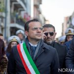 Sindaco Cateno De Luca durante la Processione delle Barette 2019 di Messina