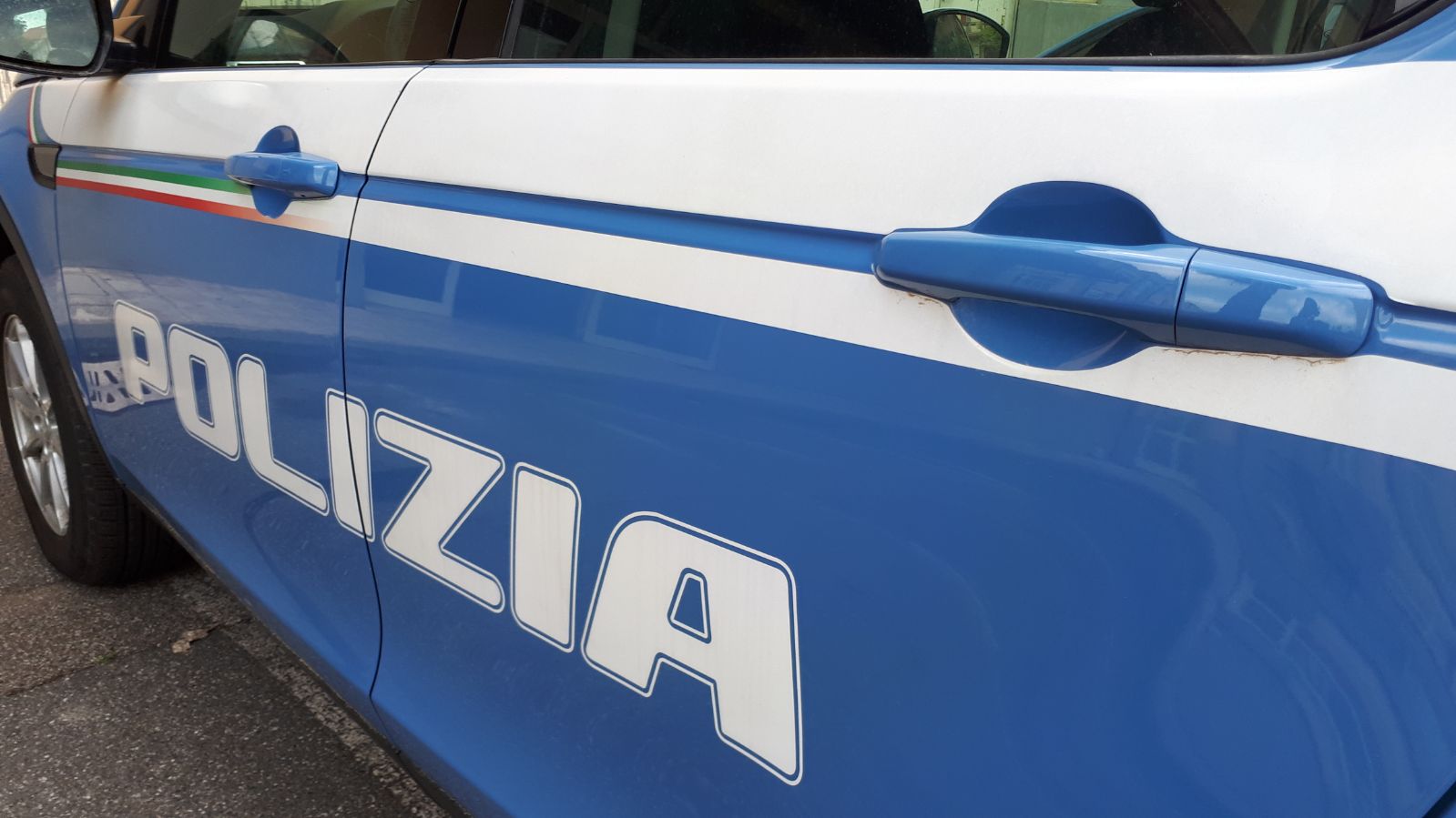 Dettaglio di una volante della Polizia di Messina