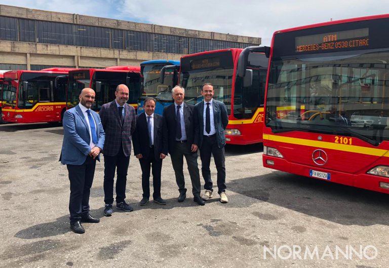 mondello e il cda di atm alla presentazione dei nuovi autobus di messina