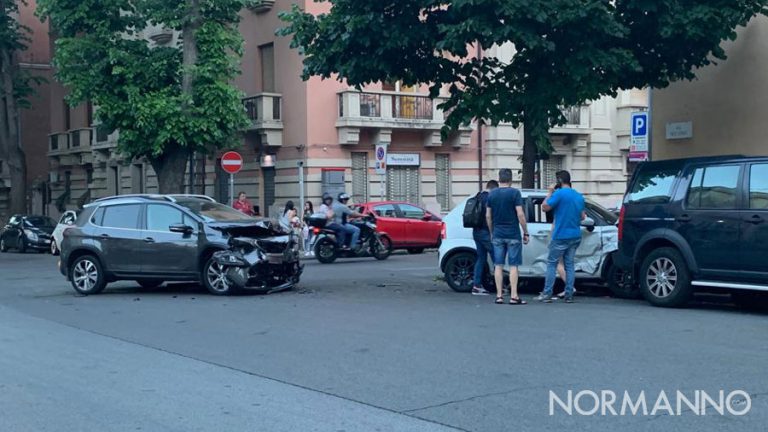 Foto incidente incrocio via Geraci e via dei Mille