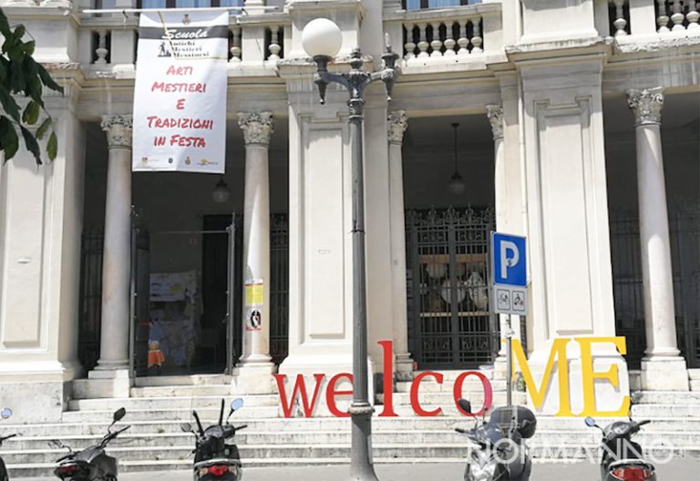 Foto di piazza Antonello, scritta "welcoME" per Arti, mestieri e tradizioni - Messina