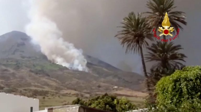 eruzione del vulcano di stromboli