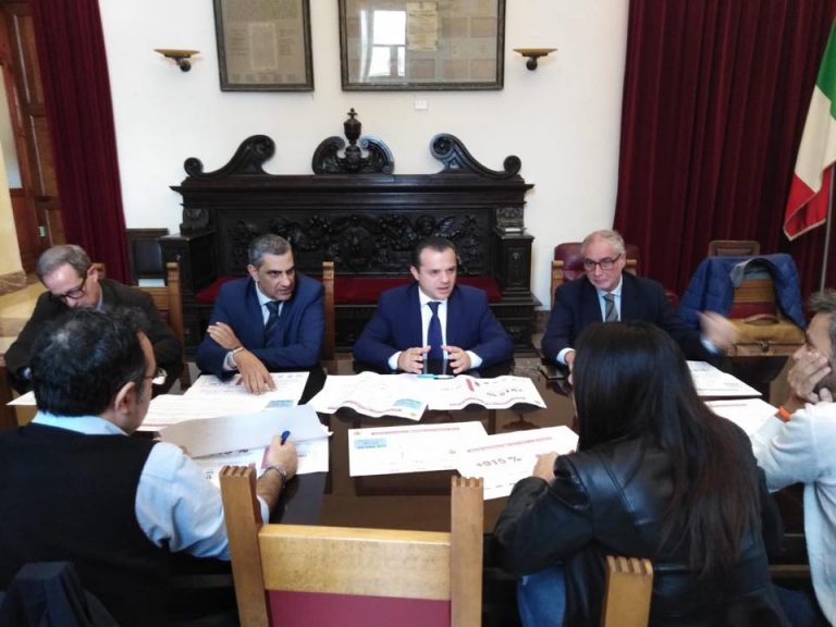 conferenza stampa del sindaco cateno de luca sugli accertamenti imu e tasi a messina